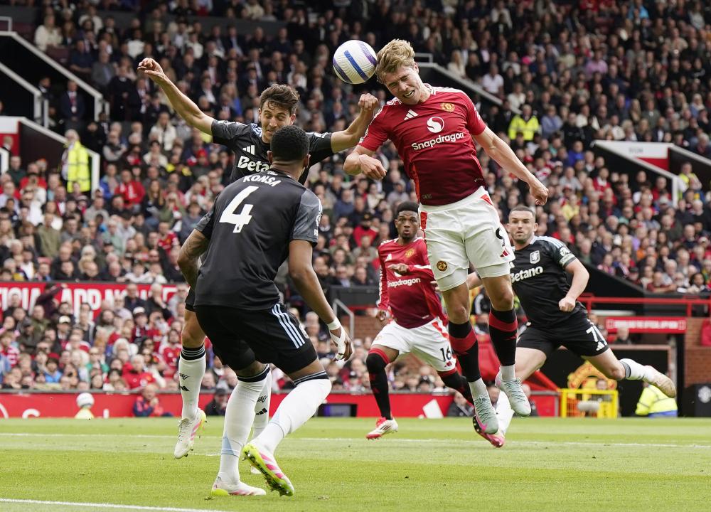 整活，布拉格斯拉维亚把梅西回诺坎普的背景P成自家主场