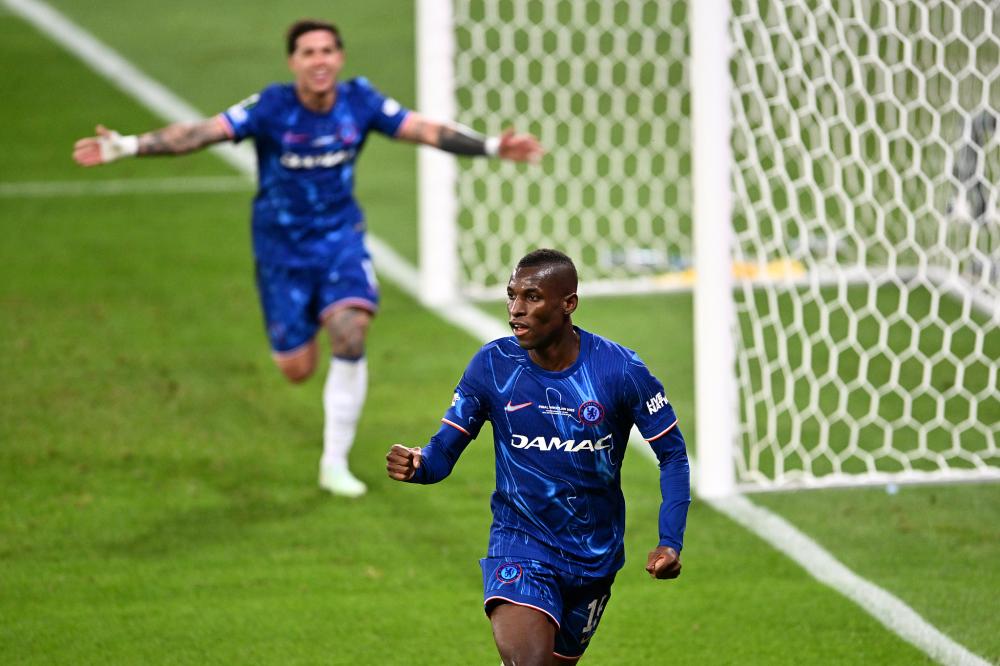 胡尔克完成职业生涯500球里程碑，球迷打出巨型TIFO致敬