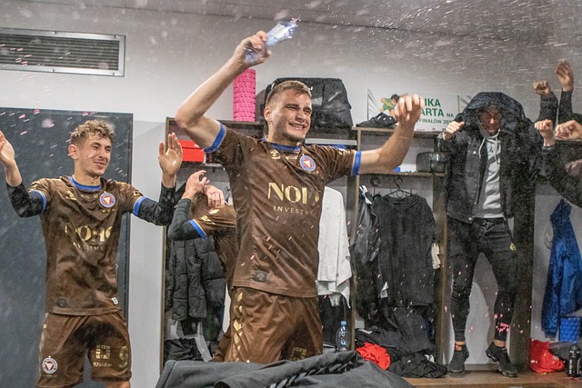 坚持不懈加 坚持不懈加